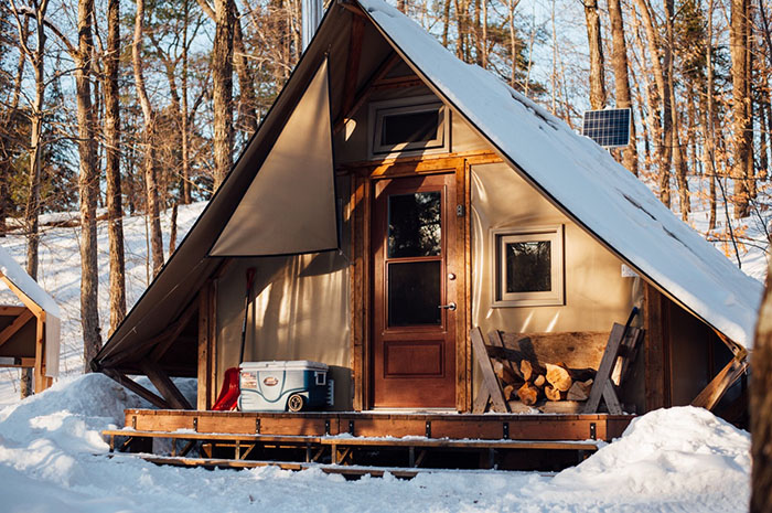 gatineau-winter-camping-cabin